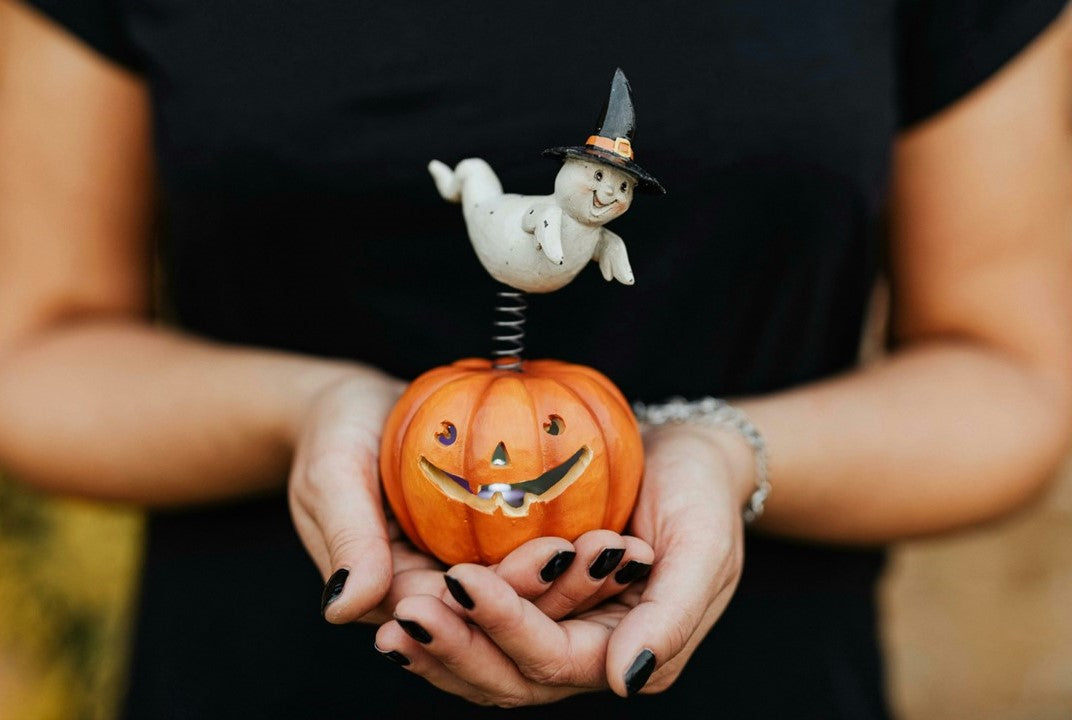 If You're Tempted To Ghost Someone This Hallowe'en, Think Again: You're Missing This One Crucial Piece of Information